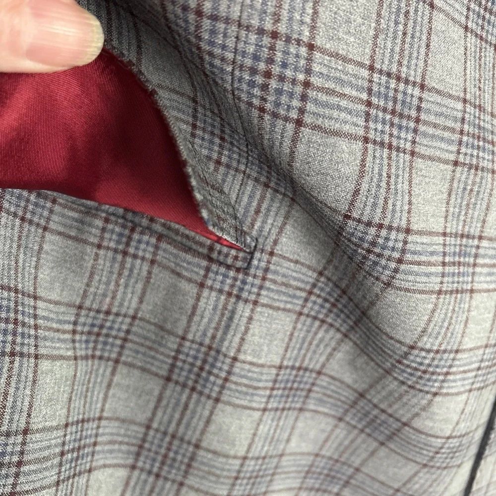 J. Hilburn Men's 44R Gray/Red Plaid Lined Italian Wool Blazer Jacket 2‎ Button